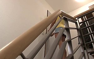 Vom Nachbarn im Hausflur weggefickt