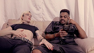 FEMBOYZINHA SAFADA DÁ PRO CUNHADO NEGÃO DOTADO - COMPLETO NO RED - FEMBOY DORIAN DRAKE