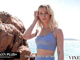 VIXEN Hawt chick enjoys vacation screw