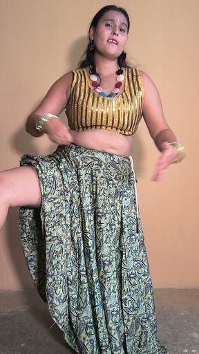 Desi bhojpuri nude dance 🩰   Clip 1