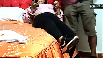 Vendedora ambulante de comida: No le alcanza y acepta tener sexo a cambio de dinero. Despu&eacute_s se fue a vender, contenta.