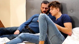 Genç Amerikalı Eric Lenn anal yoldan ilişkiye girdi,