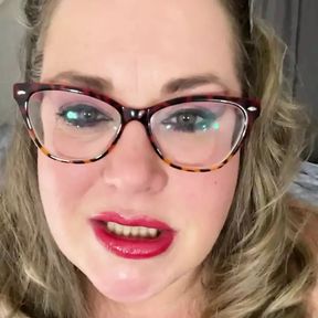 Pretty Lips Sloppy Dildo Sucking Slutty Stepmom