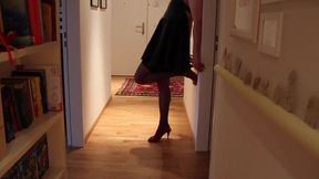 Dressed in Leather skirt and red high heels, play till cum