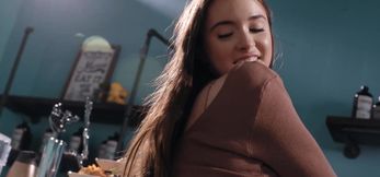 Stunning babe Hazel Moore fingers Aria Valencia un