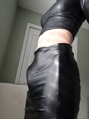 Your Dom Mistress Pissing and Cumming