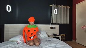 Farting in my pumpkin's mouth until it gets inflated By Bella Cruel and Melissa Ramos Cam Babi part 1