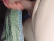 Joven masturbandose rico, escucha su voz como gime🤤🍆