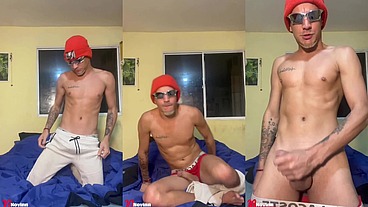 Favelado roludo bate uma punheta enquanto fala putaria