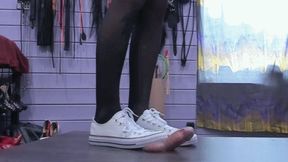 Low white converse and cockbox (WMV)