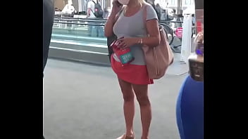 Candid GILF Upskirt