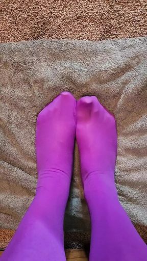 Cd shoe, foot fetish. Masturbate and cum on my nylon pantyhose feet.