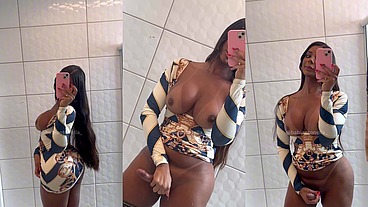 garota trans bate punheta pra voce