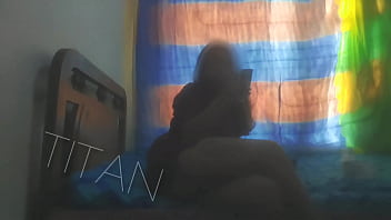 Sexy venezolana entrega su co&ntilde_o antes de que llegue su marido