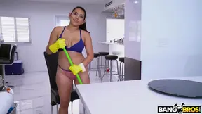 Curvy Julz Gotti Takes Cash for Steamy Sex with Well-Hung Lover