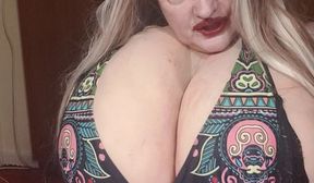 susi wears black boots bikini top shows tits and pussy