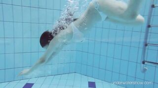 Roxalana Cheh Sexy Redhead Underwater