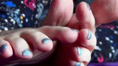 Watch this stunning brunette babe ignore her toes and play with her long, long feet up close and personal