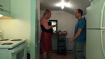 Guy Decides to Dress as Woman for the First Time