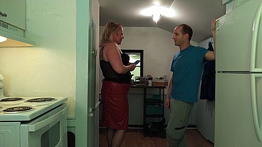 Guy Decides to Dress as Woman for the First Time