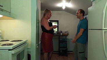 Guy Decides to Dress as Woman for the First Time