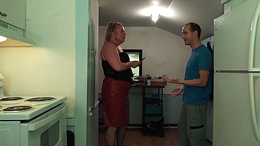 Guy Decides to Dress as Woman for the First Time