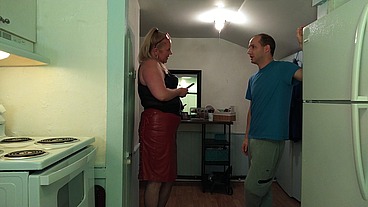 Guy Decides to Dress as Woman for the First Time