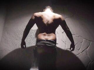 Entre Sombras - Hot Numero 1 - Masturbacion - Pene de eighteen CM