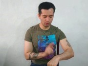 Hombre musculoso albañil vergon de 20cm  le rompe el culo a ejecutivo bancario en un cine porno