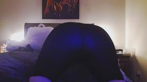 Big butt twerk in leggings