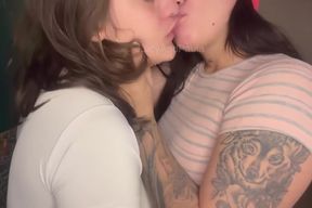 Lesbian Wet Shirts With Tetas Grandes