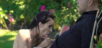 Sensual woman Alyssa Bounty outside pounded before