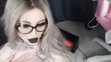 Gothic Slut Takes Deep In Mouth And Takes A Lot Of Cum On Face Bukkake