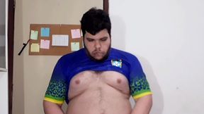 punheta depois do futebol - nada melhor que gozar depois do esporte e de ver meus amigos heteros correndo de short, suados e com o pau balancando - fernando devil solo