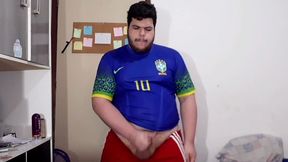 punheta depois do futebol - nada melhor que gozar depois do esporte e de ver meus amigos heteros correndo de short, suados e com o pau balancando - fernando devil solo