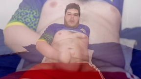 punheta depois do futebol - nada melhor que gozar depois do esporte e de ver meus amigos heteros correndo de short, suados e com o pau balancando - fernando devil solo