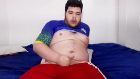 punheta depois do futebol - nada melhor que gozar depois do esporte e de ver meus amigos heteros correndo de short, suados e com o pau balancando - fernando devil solo