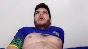 punheta depois do futebol - nada melhor que gozar depois do esporte e de ver meus amigos heteros correndo de short, suados e com o pau balancando - fernando devil solo