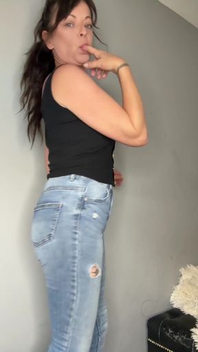 Tight jeans make her ass look so fine