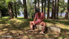 je me masturbe devant des voyeurs au lac des montagnes