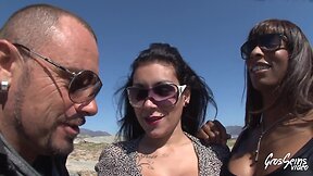 Sylvana et natassia, deux coquines aux gros seins s'amusent