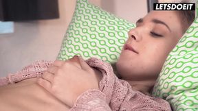 Big Ass&#x1F351; Oxana Chic Seduces Cheating Man in Hotel Room - HOTELS Horny&#x1F975;