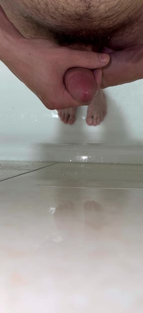 Rub on the bathtub until it comes
