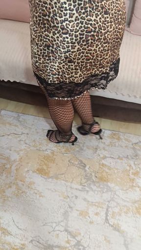 Turkish-speaking boss wife squirms for sex   Clip 1