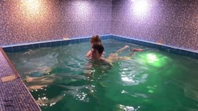 Teenage twinks Matty and Aiden blowjob in the swimming pool