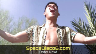 Tatoveret ung fyr Jayden Marcos sutter uklippet pik bareback og får derefter sin røv kneppet og creampied