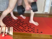 巨根が筋トレしてたらGカップのエロコスプレ美女が誘惑してきたから挿入した結果...