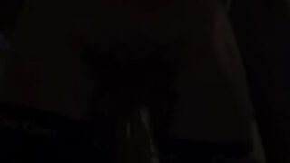 Ung hjemmelavet amerikansk amatør solo: onanerer tykke pikke, før han knepper sin egen stramme røv