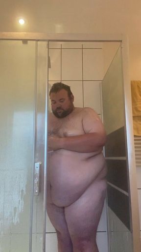 Superchub showering