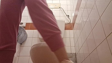 Big Pee in a Very Dirty Public Toilet 4K